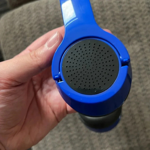 Bud Light Bluetooth headphones - Picture 3 of 4